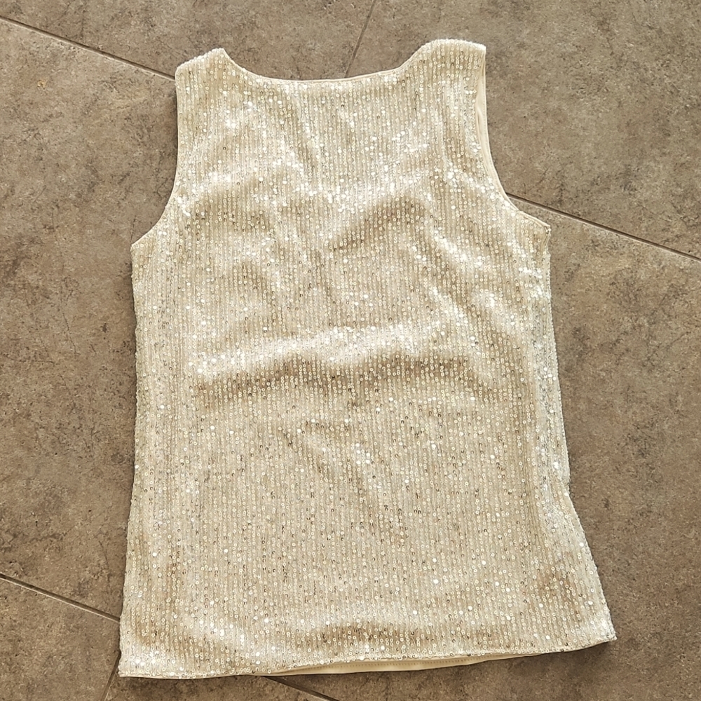NWOT..Sequined top - Picture 3 of 7